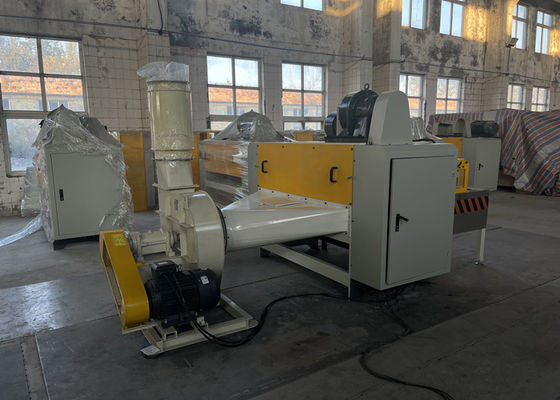 Productieproces van gegolfde versnipper in de baler verpakkingsinlaat Grootte 250*1500mm