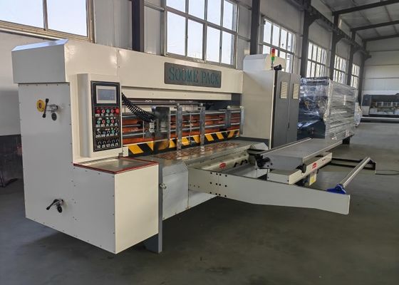 Machine voor het maken van golfvormige doosvormen Machine voor het snijden met een automatische voeder en een apparaat voor het repareren van het dekmantel